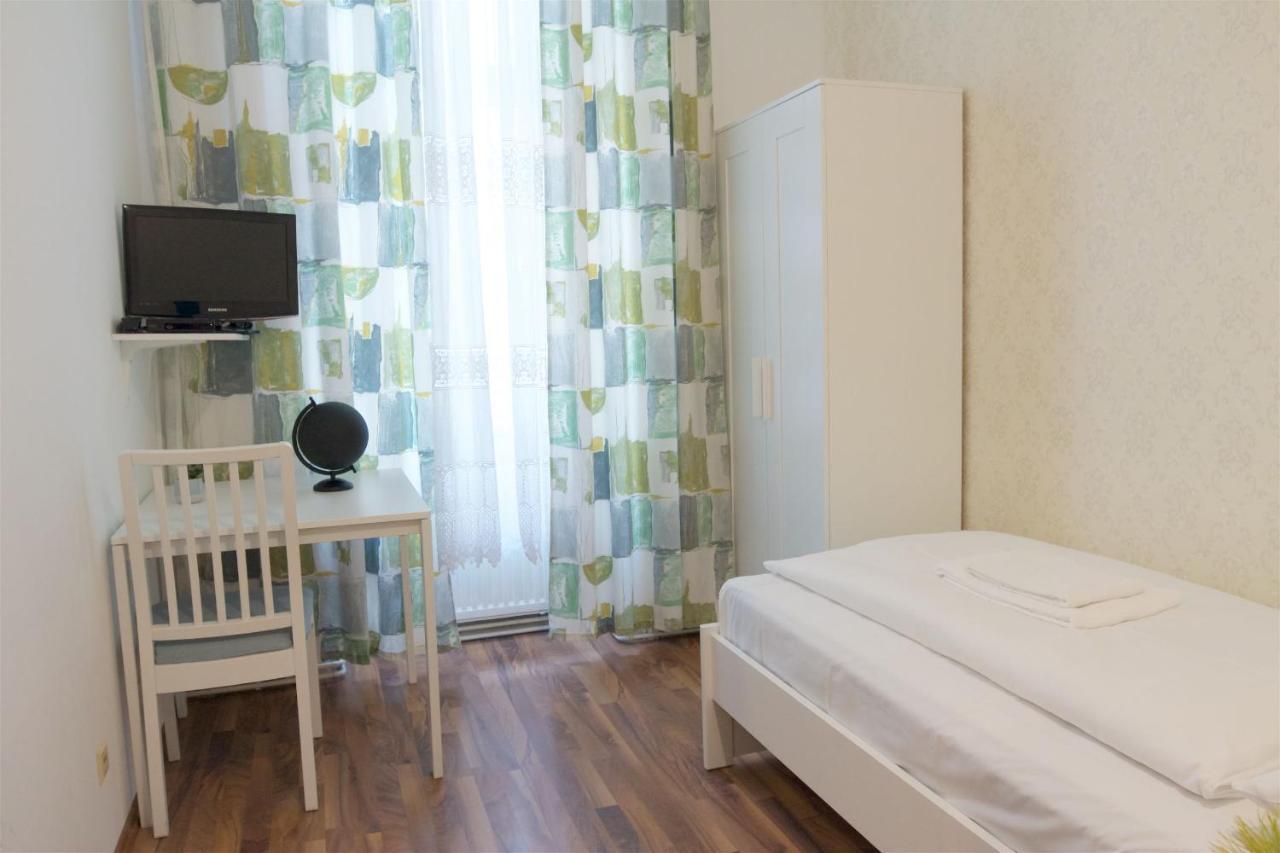 Hotel Pension ARPI Wina Bagian luar foto