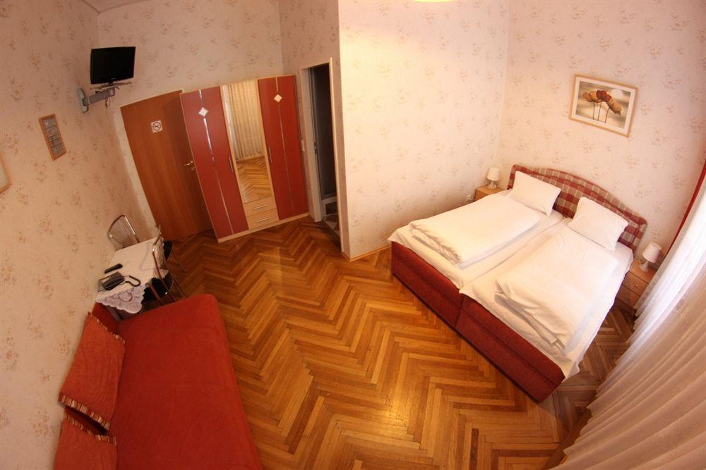 Hotel Pension ARPI Wina Bagian luar foto