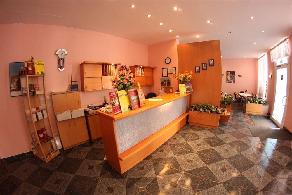 Hotel Pension ARPI Wina Bagian luar foto