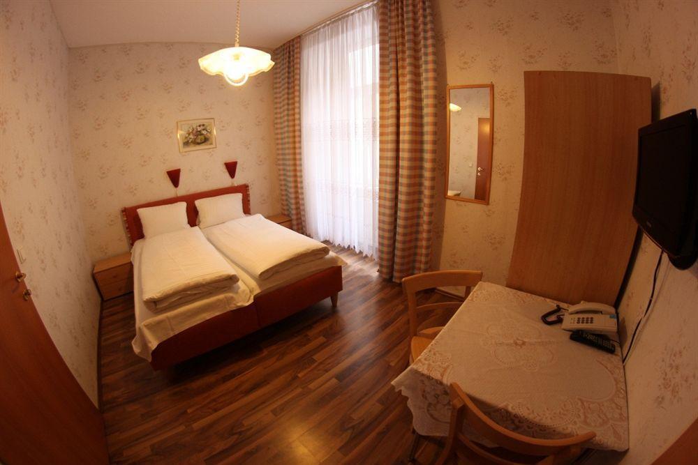 Hotel Pension ARPI Wina Bagian luar foto